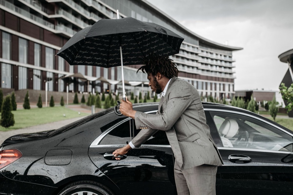Chauffeur-driven car hire with Folafemz Global